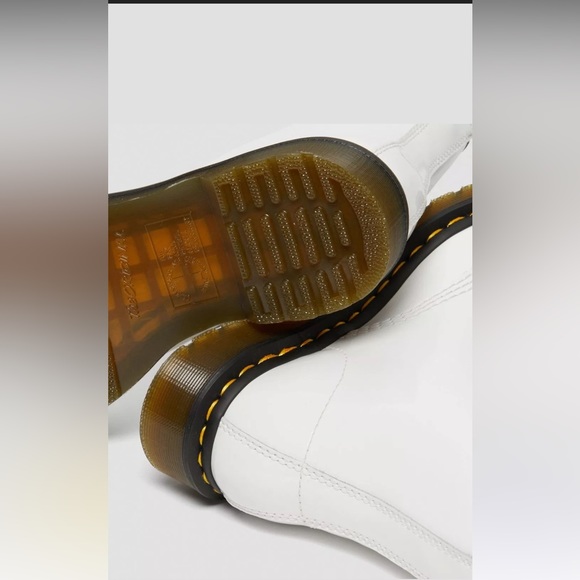 NWT 1460 WOMEN'S PATENT LEATHER LACE UP BOOTS - Picture 2 of 9